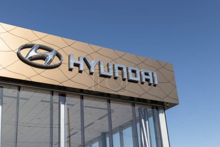 Foto de Indianápolis - Circa Diciembre 2022: Hyundai Motor Company concesionario. Hyundai construye vehículos en Corea del Sur y Montgomery, Alabama. - Imagen libre de derechos