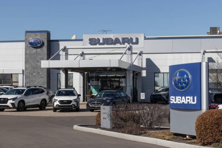 Téléchargez les photos : Cincinnati - Circa February 2023: Subaru car dealership. Subaru manufactures a majority of vehicles sold in the US at its Lafayette, Indiana plant. - en image libre de droit