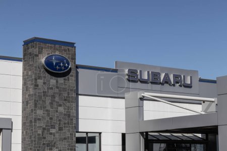 Téléchargez les photos : Cincinnati - Circa February 2023: Subaru car dealership. Subaru manufactures a majority of vehicles sold in the US at its Lafayette, Indiana plant. - en image libre de droit