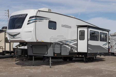 Téléchargez les photos : Indianapolis - Circa February 2023: Impression Fifth Wheel Travel Trailer by Forest River RV. Forest River RV is a subsidiary of Berkshire Hathaway. - en image libre de droit