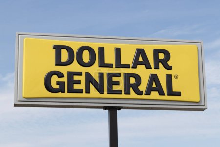 Téléchargez les photos : Alexandrie - Vers mars 2023 : Dollar General Retail Location. Dollar General est un petit détaillant de rabais de boîte. - en image libre de droit