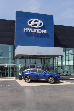 Foto de Lafayette - Circa abril 2023: Exhibición de Hyundai Tucson en un concesionario. Hyundai ofrece los modelos Tucson en SE, SEL, XRT, N Line y Limited. - Imagen libre de derechos