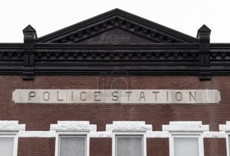 Foto de Chicago - Circa abril 2023: Antigua estación de policía de Chicago construida en 1888 en Halsted Street, una vez sirvió como sede de la comisaría 40. - Imagen libre de derechos