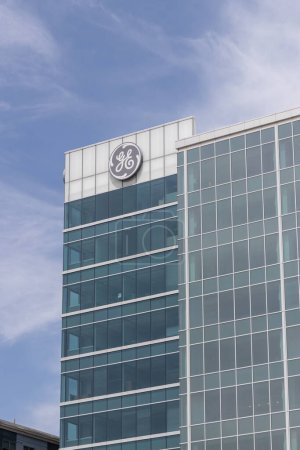 Foto de Cincinnati - Circa Mayo 2023: General Electric Global Operations Center. GE desprenderá de sus empresas de menor crecimiento para centrarse en la aviación. - Imagen libre de derechos