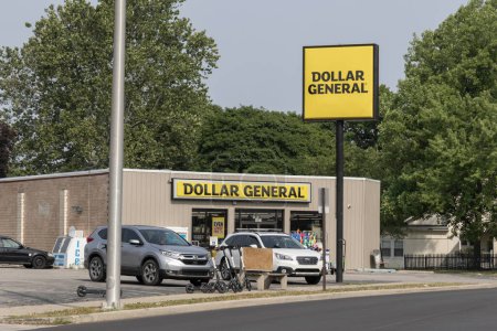 Téléchargez les photos : Lafayette - 18 juin 2023 : Dollar General Retail Location. Dollar General est un petit détaillant de rabais de boîte. - en image libre de droit