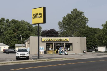 Téléchargez les photos : Lafayette - 18 juin 2023 : Dollar General Retail Location. Dollar General est un petit détaillant de rabais de boîte. - en image libre de droit