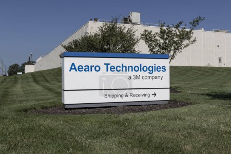 Foto de Indianápolis - 16 de agosto de 2023: Aearo Technologies es una división de 3M y ofrece soluciones para tratar problemas acústicos y térmicos en los compartimentos del motor. - Imagen libre de derechos