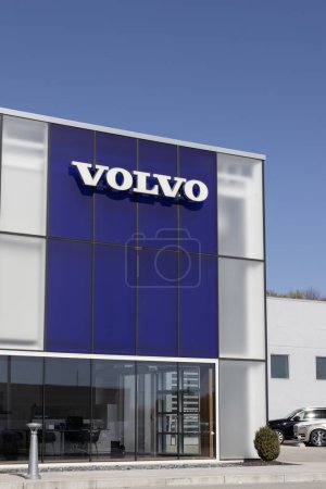 Photo for Indianapolis - October 22, 2023: Volvo car and SUV dealership. Volvo models include the C40 crossover, XC40 compact SUV, EX30, and EX90 electric vehicles. - Royalty Free Image