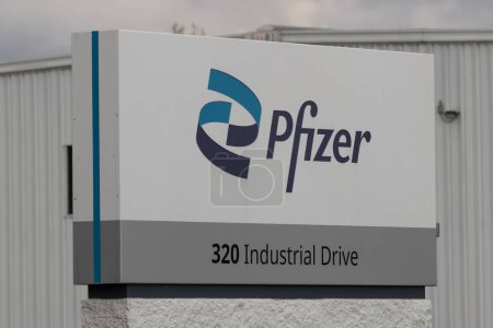 Foto de Franklin - 21 de abril de 2024: Pfizer fabrica heparina ingrediente farmacéutico activo. Pfizer es una corporación farmacéutica de biotecnología. - Imagen libre de derechos