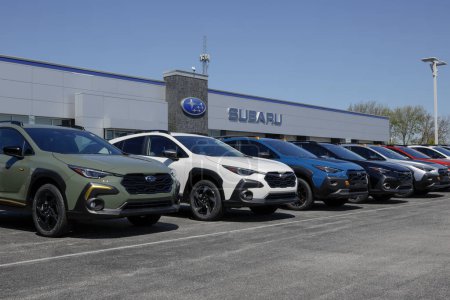 Téléchargez les photos : Lafayette - 25 avril 2024 : Subaru SUV and car dealership. Subaru propose les modèles Crosstrek, Forester, Impreza, Outback, WRX, Ascent et Solterra. - en image libre de droit