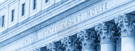 Foto de United States Court House. Fachada del juzgado con columnas, bajo Manhattan Nueva York EE.UU. - Imagen libre de derechos