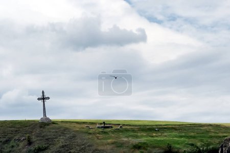 Foto de Paisaje con cruz de hierro en la ciudad Kamianets-Podilskyi en Ucrania - Imagen libre de derechos