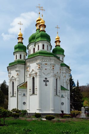 Téléchargez les photos : Cathédrale Saint-Georges dans le monastère médiéval de Vydubychi, Kiev, Ukraine. - en image libre de droit