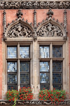 Téléchargez les photos : Fenêtres de la mairie de Wroclaw, Pologne - en image libre de droit