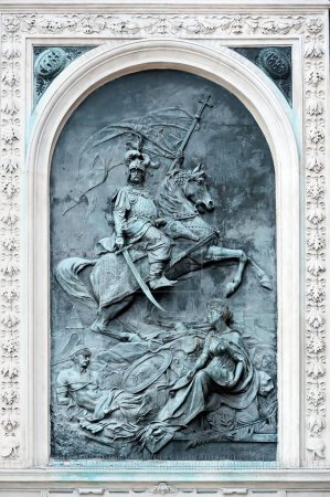 Téléchargez les photos : Bas-relief sur une basilique Sainte-Marie sur la place principale de Cracovie à Cracovie en Pologne. Dédié à Jean III Sobieski, roi de Pologne - en image libre de droit