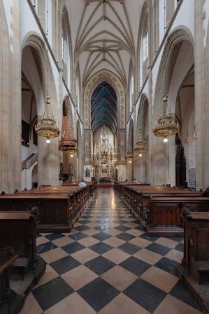 Téléchargez les photos : Intérieur de l'église Trinity à Cracovie Pologne - en image libre de droit