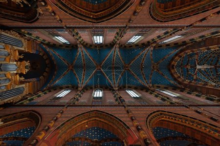 Téléchargez les photos : Plafond de la basilique Sainte-Marie à Cracovie, Pologne - en image libre de droit