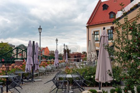 Téléchargez les photos : Paysage urbain de Wroclaw avec mobilier urbain en Pologne - en image libre de droit