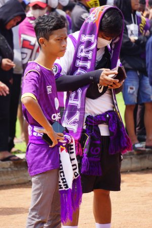 Téléchargez les photos : Les partisans de Persik Kediri. Persik est un club indonésien de football - en image libre de droit