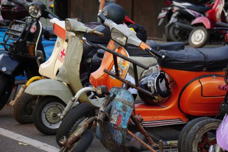 Foto de Varios scooter en el festival de scooter panjalu - Imagen libre de derechos