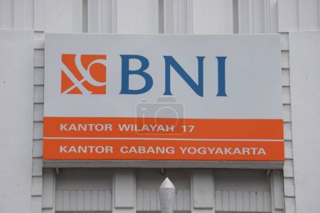 Foto de Edificios bancarios BNI en Yogyakarta. El banco BNI es uno de los bancos indonesios - Imagen libre de derechos
