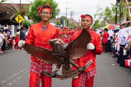 Foto de Indonesian bring national symbol, garuda pancasila - Imagen libre de derechos