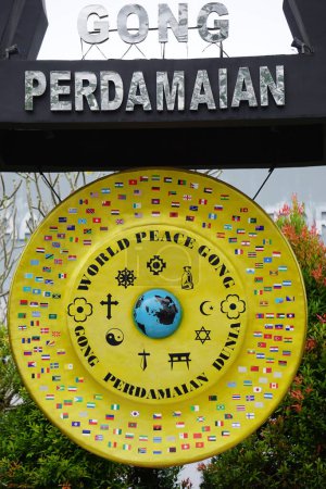 Téléchargez les photos : World gong peace, the symbol of world peace - en image libre de droit