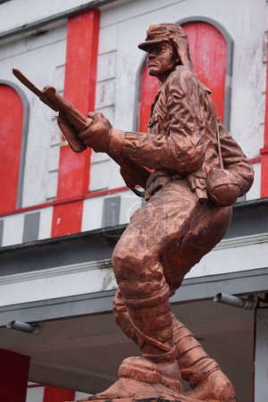 Téléchargez les photos : Soedanco Soepriyadi monument. He is Indonesian hero from Blitar and the leader of the PETA rebellion - en image libre de droit