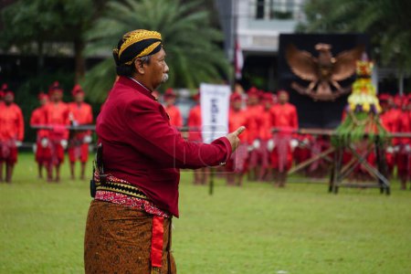 Foto de Indonesian with javanese traditional costume on grebeg pancasila. Grebeg pancasila held to celebrate pancasila day - Imagen libre de derechos