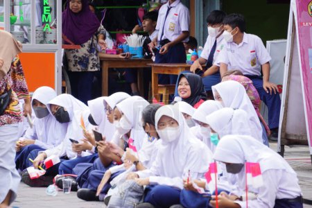 Foto de Indonesian Junior High School students celebrate grebeg pancasila - Imagen libre de derechos
