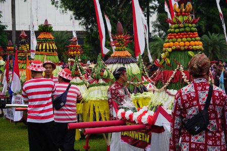 Téléchargez les photos : The celebration of grebeg Pancasila. Grebeg Pancasila is held to celebrate Pancasila day - en image libre de droit