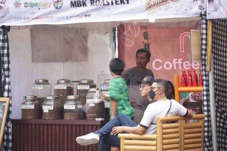 Téléchargez les photos : The atmosphere of the coffee fest festival - en image libre de droit