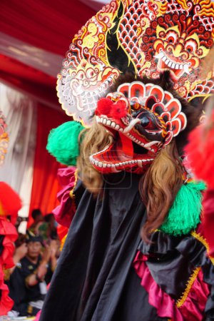 Téléchargez les photos : Javanais 77 carnaval barongan (kirab 77 barongan) à Xoang lima gumul - en image libre de droit