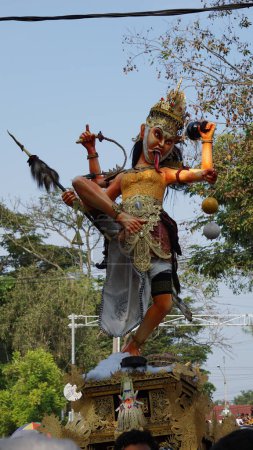 Téléchargez les photos : Statue d'ogoh-ogoh. Ogoh-ogoh est une statue qui est défilée lors de la cérémonie de Tawur Agung. Ogoh-ogoh représente une figure hindoue nommée Bhuta Kala - en image libre de droit