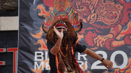 Foto de La actuación de la danza barong. Barong es una de las danzas tradicionales indonesias - Imagen libre de derechos