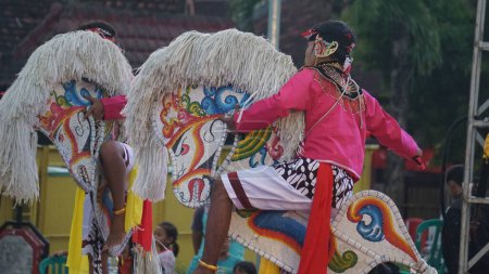 Téléchargez les photos : Jaranan danse, est une danse traditionnelle de Java. Jaranan vient du jaran, ce qui signifie cheval. - en image libre de droit