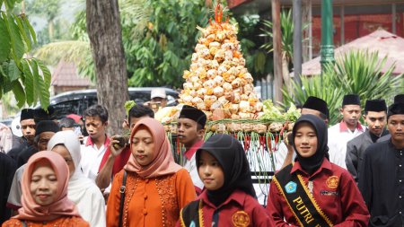 Téléchargez les photos : Carnaval de Ketupat sur Kampung Coklat. Ce carnaval a lieu chaque Aïd al-Fitr. - en image libre de droit