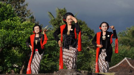 Foto de Danza gambyong indonesia. Este baile viene del java central. Este baile se realiza para actuaciones o invitados de bienvenida - Imagen libre de derechos