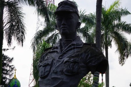 Téléchargez les photos : Soedanco Soepriyadi monument. He is Indonesian hero from Blitar and the leader of the PETA rebellion - en image libre de droit