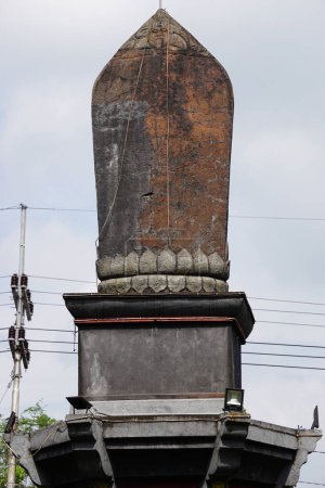 Téléchargez les photos : Monument Anjuk Ladang. Anjuk signifie haut lieu, haut lieu, a obtenu une victoire retentissante. Ladang signifie terre. - en image libre de droit