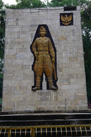 Téléchargez les photos : Capitaine Kasihin Hadi Soetomo Monument. Il est l'un des héros indonésiens - en image libre de droit