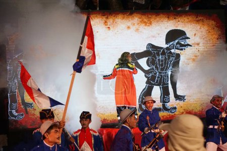 Foto de La representación teatral para conmemorar la lucha de las tropas de PETA en Blitar - Imagen libre de derechos