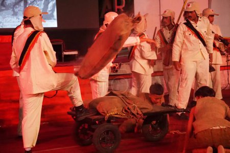 Téléchargez les photos : La performance théâtrale pour commémorer la lutte des troupes PETA à Blitar - en image libre de droit