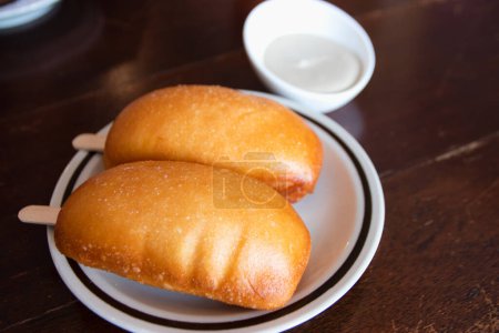 Téléchargez les photos : Petits pains chinois cuits à la vapeur et sucrés (Fried Mantou) - en image libre de droit