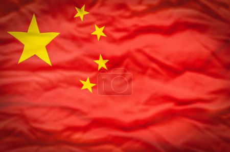 Téléchargez les photos : Drapeau de la Chine sur un fond ondulé en tissu. Drapeau ondulé de la Chine remplit le cadre. - en image libre de droit