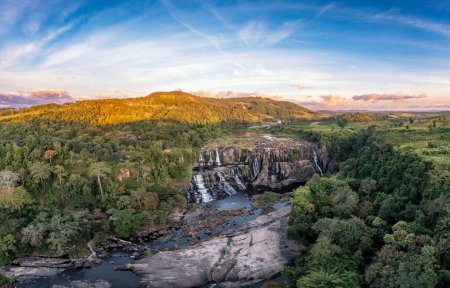 Cascade de Pongour. Incroyable cascade de Pongour est célèbre et le plus beau de l'automne au Vietnam. Dalat, Vietnam