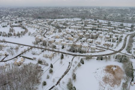 Foto de No hay nada como ver un pequeño pueblo americano temblando después de fuertes nevadas durante el severo invierno en Carolina del Sur. - Imagen libre de derechos