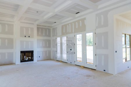 Téléchargez les photos : As part of construction new house, we are finishing plastering drywall ready to paint - en image libre de droit