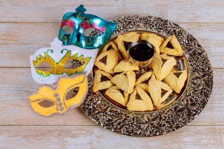 Téléchargez les photos : Purim festival Jewish holiday religious with cookies shofar tallit carnival mask hamantaschen celebration symbols - en image libre de droit