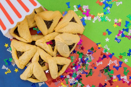 Foto de Many families bake hamantaschen cookies together as way to commemorate Jewish holiday enjoy sweet treat. - Imagen libre de derechos